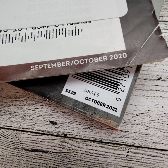 Halloween Magazine Lot: 2020 Woman’s Day & 2022 Good Housekeeping Spooky Issues - Picture 2 of 7